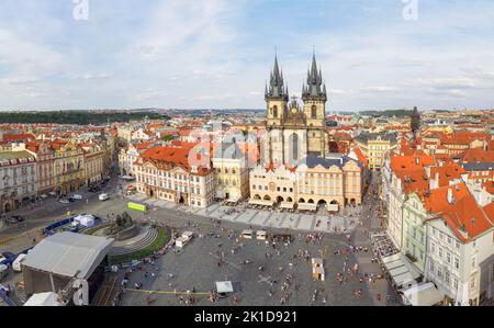 Frauenkirche vor Tyn am Altstädter Ring, Blick von der Aussichtsplattform des Alten Rathauses. Prag, Tschechische Republik Stockfoto