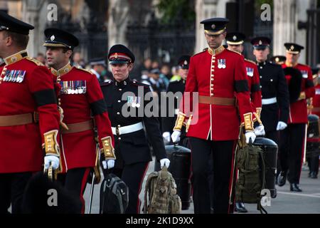 London, Großbritannien. 17. September 2022. Wechsel der Kaisergarde Minuten vor der Ankunft von Prinz William´s in Westminster während der Verlegung - im Staat von Königin Elizabeth II. (Foto von Ximena Borrazas/SOPA Images/Sipa USA) Quelle: SIPA USA/Alamy Live News Stockfoto
