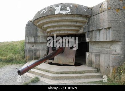 Longues-sur-Mer Batterie, L, Frankreich - 21. August 2022: Waffenbatterie der atlantischen Mauer in der Normandie Stockfoto