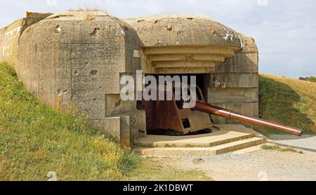 Longues-sur-Mer Batterie, L, Frankreich - 21. August 2022: Waffenbatterie der atlantischen Mauer in der Normandie Stockfoto