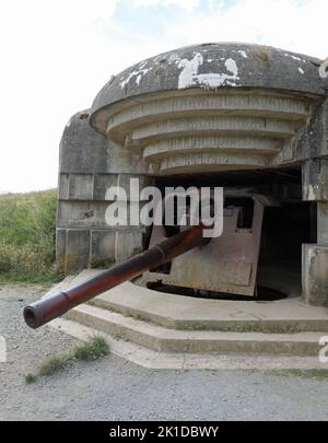 Longues-sur-Mer Batterie, L, Frankreich - 21. August 2022: Waffenbatterie der atlantischen Mauer in der Normandie Stockfoto