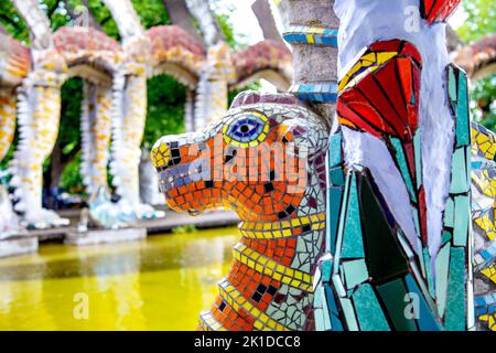 Detail einer Mosaikskulptur im Wassergarten des Bruno Weber Parks, Dietikon, Schweiz Stockfoto