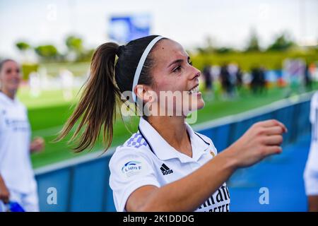 Madrid, Madrid, Spanien. 17. September 2022. CLAUDIA ZORNOZA (21) trifft die Fans am Ende des Fußballspiels zwischen Real Madrid und Valencia am Samstag, den 17. September 2022, in Madrid, Spanien, im Stadion Alfredo Di Stefano. Gültig für die Spielwoche 2 der spanischen Fußballliga der ersten Liga der Frauen (Foto: © Alberto Gardin/ZUMA Press Wire) Stockfoto