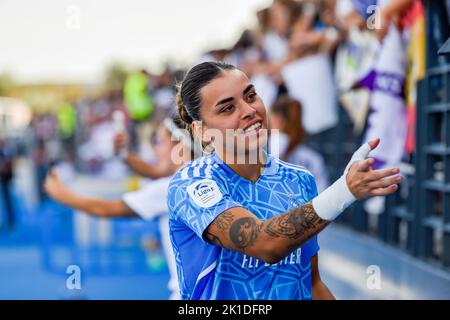 Madrid, Madrid, Spanien. 17. September 2022. MISA RODRIGUEZ (1) trifft die Fans am Ende des Fußballspiels zwischen Real Madrid und Valencia, das am Samstag, den 17. September 2022, im spanischen Alfredo Di Stefano-Stadion in Madrid gefeiert wurde. Gültig für die Spielwoche 2 der spanischen Liga der ersten Liga der Frauen, Liga F (Bildnachweis: © Alberto Gardin/ZUMA Press Wire) Stockfoto