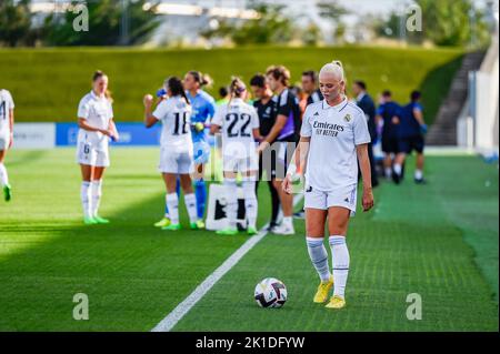 Madrid, Madrid, Spanien. 17. September 2022. SOFIE SVAVA (23) während des Fußballspiels zwischen Real Madrid und Valencia feierte am Samstag, dem 17. September 2022 in Madrid, Spanien, im Stadion Alfredo Di Stefano, das für die Spielwoche 2 der spanischen Liga der ersten Liga der Frauen in der Liga F gilt (Bildnachweis: © Alberto Gardin/ZUMA Press Wire) Stockfoto