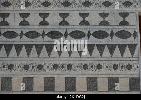 Eine Nahaufnahme der traditionellen geometrischen Muster auf dem Haus im Dorf Pyrgi, Chios, Griechenland. Stockfoto