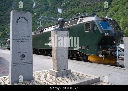 Flam, Norwegen - 19. Juni 2022: Flamsbana ist eine Eisenbahnlinie zwischen Myrdal und Flam in der Gemeinde Aurland. Vestland. Sie verläuft durch das Tal von FLA Stockfoto