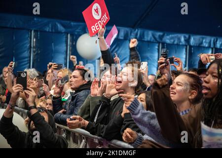 Die Abbildung zeigt die Solidaritätsveranstaltung 'ManiFiesta' der linksextremen Partei PVDA - PTB in Oostende, Samstag, 17. September 2022. BELGA FOTO NICOLAS MAETERLINCK Stockfoto