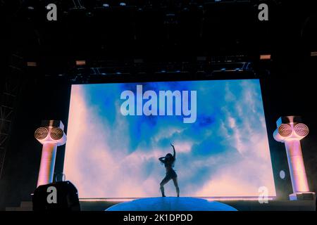 Las Vegas, USA. 17. September 2022. Charli XCX tritt am 16. September 2022 auf der Huntridge Stage während des Life is Beautiful Music Festivals in Downtown Las Vegas, NV auf. (Foto von Alive Coverage/Sipa USA) Quelle: SIPA USA/Alamy Live News Stockfoto