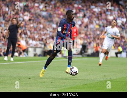 Sabadell, Barcelona, Spanien. 17. September 2022. Barcelona Spanien 17.09.2022 Ousmane Dembele (FC Barcelona) kontrolliert den Ball während der La Liga Santander zwischen FC Barcelona und Elche CF am 17. September 2022 im Camp Nou in Barcelona. (Bild: © Xavi Urgeles/ZUMA Press Wire) Stockfoto