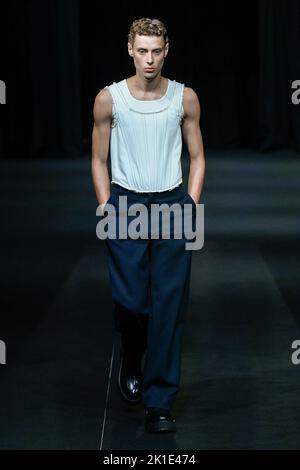 DANIEL W. FLETCHER SS23 Runway während der London Fashion Week am 2022. September - London, UK. 15/09/2022 Stockfoto