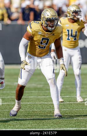 Atlanta, Georgia. 17. September 2022. Kyle Kennard von Georgia Tech (9) in Aktion während des NCAA-Fußballspiels mit den Georgia Tech Yellow Jackets und den Ole Miss Rebels, das im Bobby Dodd Stadium auf dem Campus der Georgia Tech in Atlanta, Georgia, gespielt wurde. Ole Miss schließt die Gelben Jacken aus, 42-0. Cecil Copeland/CSM/Alamy Live News Stockfoto