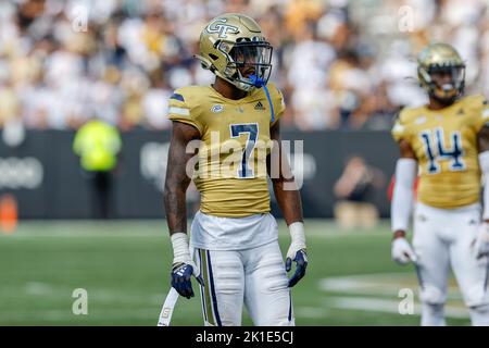 Atlanta, Georgia. 17. September 2022. Zamari Walton (7) von Georgia Tech in Aktion während des NCAA-Fußballspiels mit den Georgia Tech Yellow Jackets und den Ole Miss Rebels, gespielt im Bobby Dodd Stadium auf dem Campus der Georgia Tech in Atlanta, Georgia. Ole Miss schließt die Gelben Jacken aus, 42-0. Cecil Copeland/CSM/Alamy Live News Stockfoto