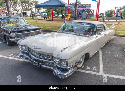 1958 weißes Cadillac Eldorado Biarritz Cabriolet beim Cooly Rocks On Festival in Coolangatta, Gold Coast, queensland, australien Stockfoto