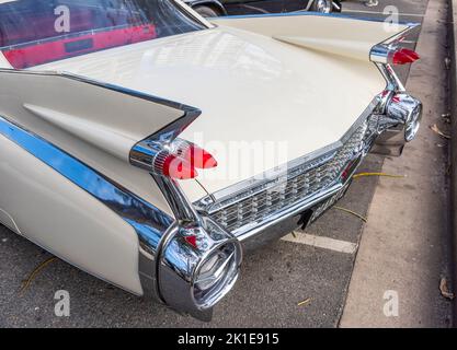 1958 weißes Cadillac Eldorado Biarritz Cabriolet beim Cooly Rocks On Festival in Coolangatta, Gold Coast, queensland, australien Stockfoto