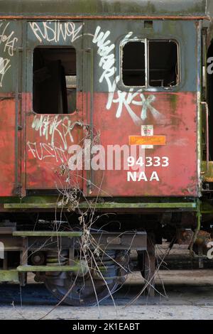 Verlassene Raliway-Kutschen am Bahnhof Hellifield in der Nähe von Skipton, Yorkshire Stockfoto