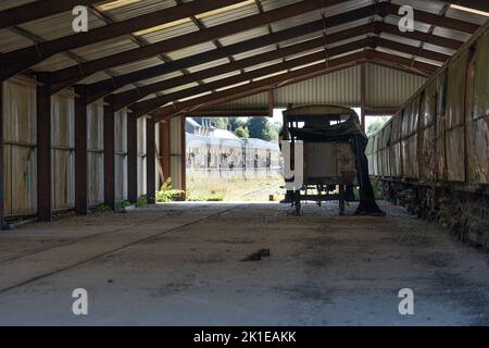 Verlassene Raliway-Kutschen am Bahnhof Hellifield in der Nähe von Skipton, Yorkshire Stockfoto