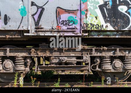 Verlassene Raliway-Kutschen am Bahnhof Hellifield in der Nähe von Skipton, Yorkshire Stockfoto