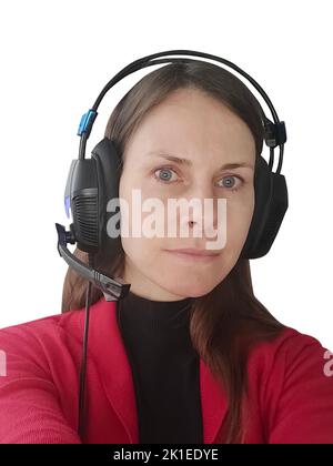 Junge beratende Managerin mit einem isolierten Headset auf weißem Hintergrund. Stockfoto