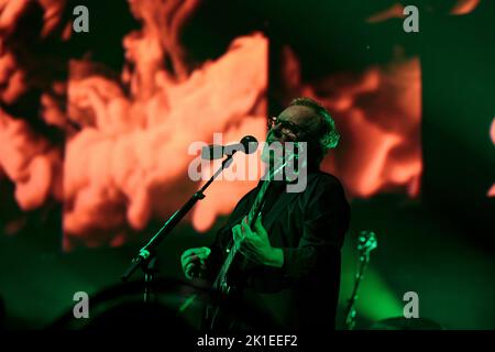 Toronto, Kanada. 17. September 2022. Bernard Sumner von New Order tritt auf der Budweiser Stage in Toronto, KANADA auf Kredit: Bobby Singh/Alamy Live News Stockfoto