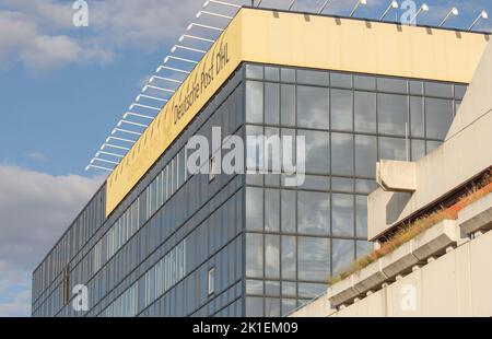 Frankfurt Juli 2021: deutsche Post DHL vom Flughafen Stockfoto
