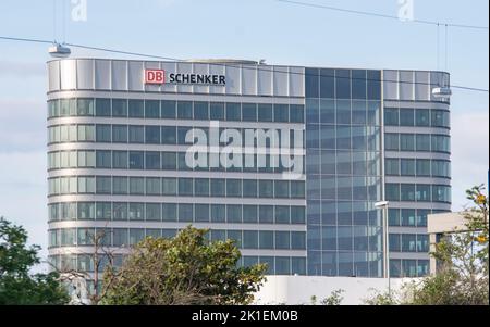 Frankfurt Juli 2021: DB Schenker vom Flughafen Stockfoto
