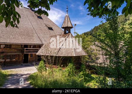 Hofkapelle im Schwarzwälder Freilichtmuseum Vogtsbauernhof, Schwarzwald, Gutach, Baden-Württemberg, Deutschland | Hofkapelle am Schwarzen Fo Stockfoto