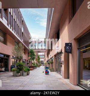 Istanbul, Türkei - 31. August 2022: Interne Passage in Galataport, einem Mischnutzungsgebiet, das sich entlang der Küste des Bosporus-Meerenge im Distrikt Karakoy befindet Stockfoto