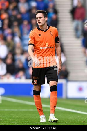 Glasgow, den 17.. September 2022. Liam Smith von Dundee Utd während des Cinch Premiership-Spiels im Ibrox Stadium, Glasgow. Bildnachweis sollte lauten: Neil Hanna / Sportimage Stockfoto