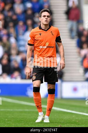 Glasgow, den 17.. September 2022. Liam Smith von Dundee Utd während des Cinch Premiership-Spiels im Ibrox Stadium, Glasgow. Bildnachweis sollte lauten: Neil Hanna / Sportimage Stockfoto