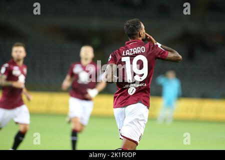 Turin, Italien. 17. September 2022. Valentino Lazaro (FC Turin) feiert das Tor während des Spiels des FC Turin gegen US Sassuolo, italienische Fußballserie A in Turin, Italien, September 17 2022 Quelle: Independent Photo Agency/Alamy Live News Stockfoto