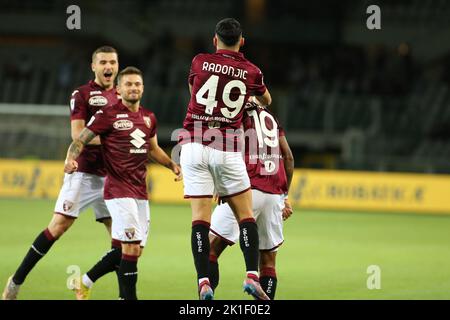 Turin, Italien. 17. September 2022. Valentino Lazaro (FC Turin) feiert das Tor während des Spiels des FC Turin gegen US Sassuolo, italienische Fußballserie A in Turin, Italien, September 17 2022 Quelle: Independent Photo Agency/Alamy Live News Stockfoto