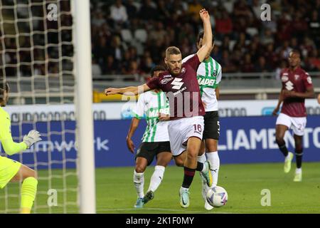 Turin, Italien. 17. September 2022. Nikola Vlasic (Turin FC) in der Aktion des Torino FC vs US Sassuolo, italienische Fußballserie A Spiel in Turin, Italien, September 17 2022 Quelle: Independent Photo Agency/Alamy Live News Stockfoto