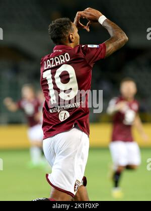 Turin, Italien. 17. September 2022. Valentino Lazaro (FC Turin) feiert das Tor während des Spiels des FC Turin gegen US Sassuolo, italienische Fußballserie A in Turin, Italien, September 17 2022 Quelle: Independent Photo Agency/Alamy Live News Stockfoto