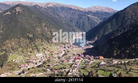 Die Luftaufnahme von Trabzon, einer Stadt an der Schwarzmeerküste im Nordosten der Türkei. Stockfoto