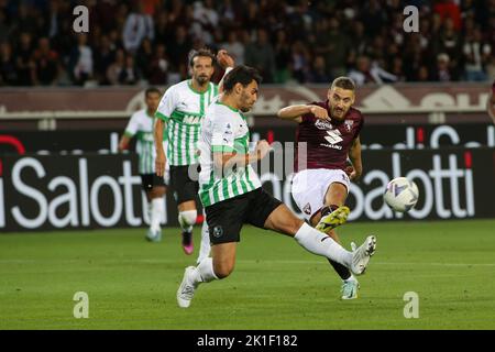 Turin, Italien. 17. September 2022. Nikola Vlasic (FC Turin) in gefährlicher Aktion während des Spiels des FC Turin gegen US Sassuolo, italienische Fußballserie A in Turin, Italien, September 17 2022 Quelle: Independent Photo Agency/Alamy Live News Stockfoto