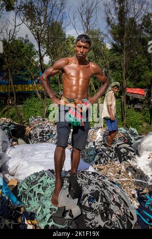 Ein harter Arbeiter. Wer muss nicht in die Turnhalle für Bodybuilding gehen. Durch harte Arbeit entsteht ein natürlich feingestelltes Körpergefühl. Stockfoto