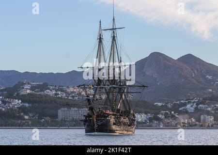 Malaga, Spanien. 18. September 2022: Das ist die Göteborg, Das größte Seeschiff der Welt, das in Malaga angekommen ist Dies ist eine Nachbildung eines Schiffes aus dem 18.. Jahrhundert der Swedish East India Company, das vor der Küste von Malaga versank - Dieses Schiff wird im Hafen der Stadt bis zum nächsten 20. September sein. Ein Boot, das eine enge Verbindung mit Andalusien hatte, wie es früher in Cádiz anzurufen war, um verschiedene Produkte auszutauschen oder zu sammeln. Malaga ist die einzige spanische Stadt, in der die Nachbildung dieses historischen Schiffes anhält und die neunte der Asienexpedition. Kredit: ZUMA Press, Inc./Alamy Live Nachrichten Stockfoto