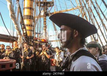 Malaga, Spanien. 18. September 2022: Das ist die Göteborg, Das größte Seeschiff der Welt, das in Malaga angekommen ist Dies ist eine Nachbildung eines Schiffes aus dem 18.. Jahrhundert der Swedish East India Company, das vor der Küste von Malaga versank - Dieses Schiff wird im Hafen der Stadt bis zum nächsten 20. September sein. Ein Boot, das eine enge Verbindung mit Andalusien hatte, wie es früher in Cádiz anzurufen war, um verschiedene Produkte auszutauschen oder zu sammeln. Malaga ist die einzige spanische Stadt, in der die Nachbildung dieses historischen Schiffes anhält und die neunte der Asienexpedition. Kredit: ZUMA Press, Inc./Alamy Live Nachrichten Stockfoto