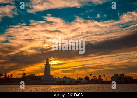 Malaga, Spanien. 18. September 2022: 18. September 2020 (Malaga) das ist die Göteborg, Das größte Seeschiff der Welt, das in Malaga angekommen ist Dies ist eine Nachbildung eines Schiffes aus dem 18.. Jahrhundert der Swedish East India Company, das vor der Küste von Malaga versank - Dieses Schiff wird im Hafen der Stadt bis zum nächsten 20. September sein. Ein Boot, das eine enge Verbindung mit Andalusien hatte, wie es früher in Cádiz anzurufen war, um verschiedene Produkte auszutauschen oder zu sammeln. Malaga ist die einzige spanische Stadt, in der die Nachbildung dieses historischen Schiffes anhält, und die neunte in der Asienexpedition 2022/2023. Almos Stockfoto