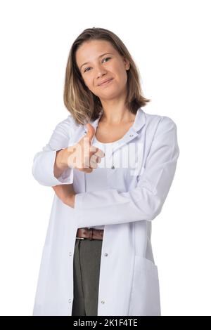 Porträt einer Ärztin, die den Daumen hochzeigt und lächelt Isoliert auf weißem Hintergrund Stockfoto