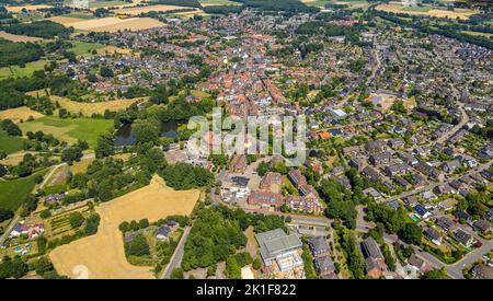 Luftaufnahme, Rathaus mit Mühlenteich, evang. Georgskirche Schermbeck, Kathol. St. Ludgeruskirche Altschermbeck, Blick auf die Innenstadt, Schermbeck, Ruhr Stockfoto