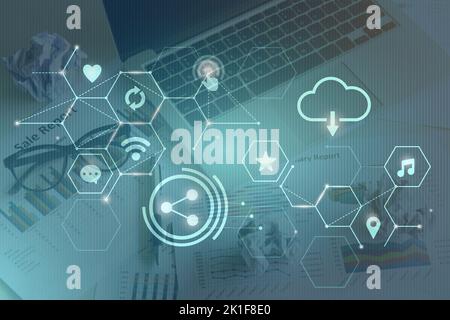 Business Concept Area Work haben Laptop, Chart und Smartphone mit Cloud Computing im Vordergrund Stockfoto
