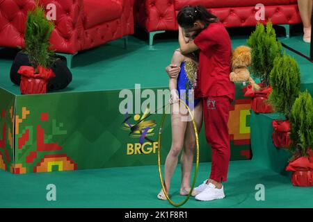 Sofia, Bulgarien. 17. September 2022. NIKOLOVA Stiliana - BUL Kiss&Cry während der Rhythmischen Gymnastik Weltmeisterschaft 2022 day4, Gymnastik in Sofia, Bulgarien, September 17 2022 Quelle: Independent Photo Agency/Alamy Live News Stockfoto