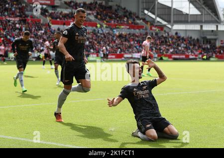 London, Großbritannien. 18. September 2022. Fábio Vieira von Arsenal feiert, nachdem er beim Premier League-Spiel im Brentford Community Stadium, London, den 3-0. Platz erreicht hat. Bildnachweis sollte lauten: Paul Terry/Sportimage Kredit: Sportimage/Alamy Live News Stockfoto