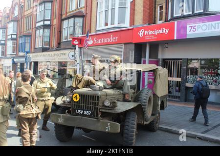 Forties Festival in Colwyn Bay, Wales das Festival-Wochenende beinhaltet eine Nachstellung von Schlachten und historischen Fahrzeugen Stockfoto