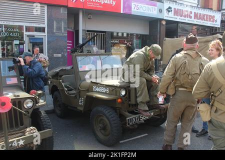 Forties Festival in Colwyn Bay, Wales das Festival-Wochenende beinhaltet eine Nachstellung von Schlachten und historischen Fahrzeugen Stockfoto