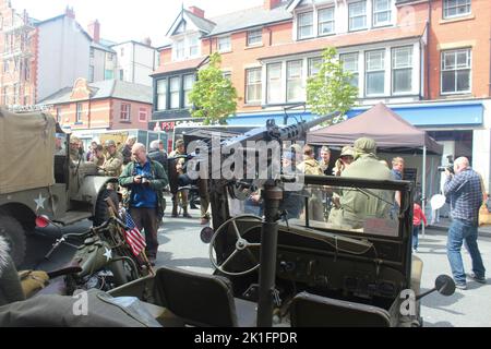 Forties Festival in Colwyn Bay, Wales das Festival-Wochenende beinhaltet eine Nachstellung von Schlachten und historischen Fahrzeugen Stockfoto