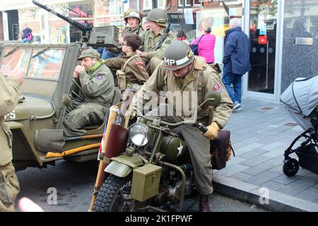 Forties Festival in Colwyn Bay, Wales das Festival-Wochenende beinhaltet eine Nachstellung von Schlachten und historischen Fahrzeugen Stockfoto