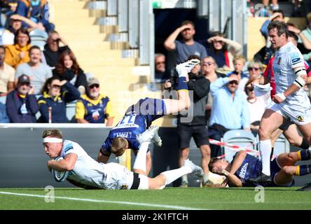 Richard Capstick von Exeter Chiefs erzielt den zweiten Versuch ihrer Mannschaft während des Spiels der Gallagher Premiership im Sixways Stadium, Worcester. Bilddatum: Sonntag, 18. September 2022. Stockfoto